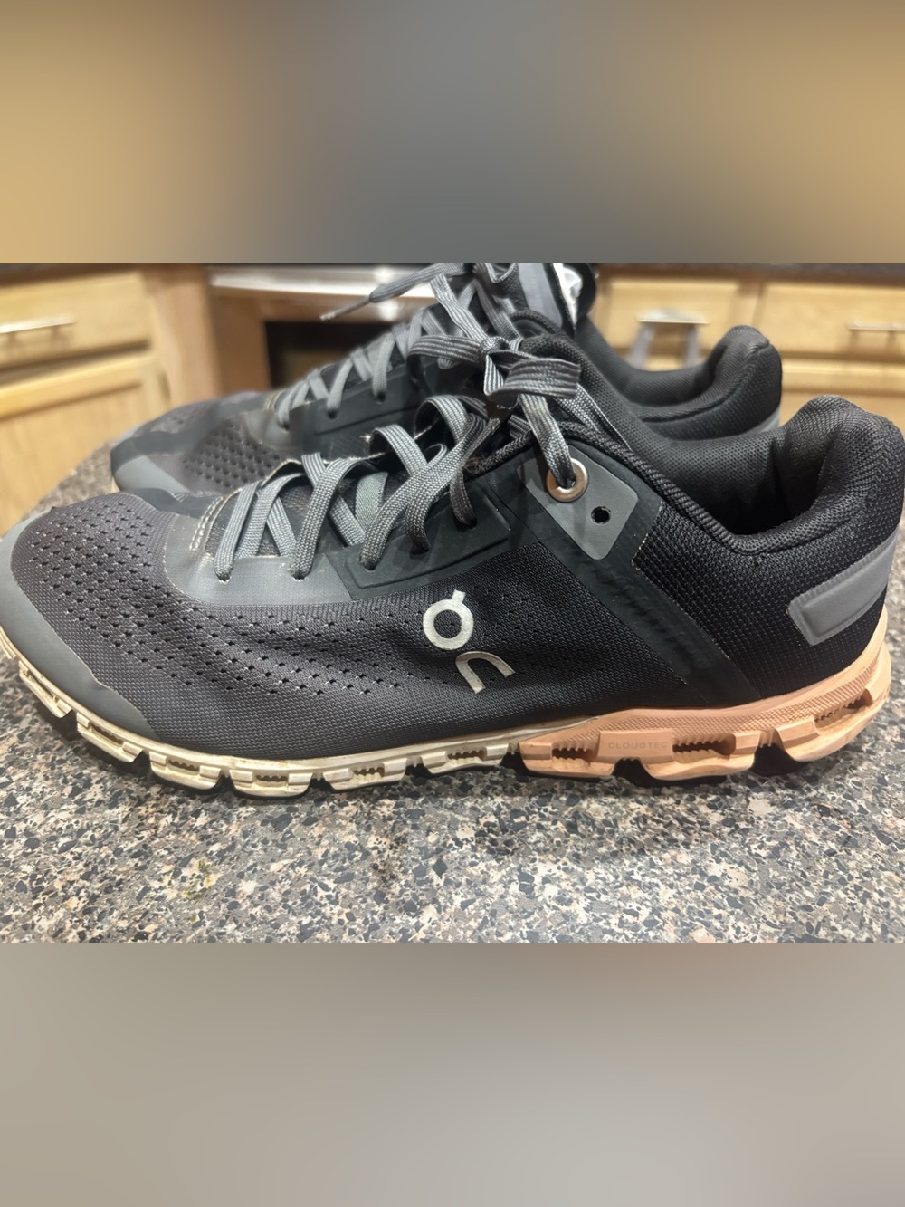 On Cloud Womens Cloudflow Athletic Shoes Dark Gray/Black/Peach